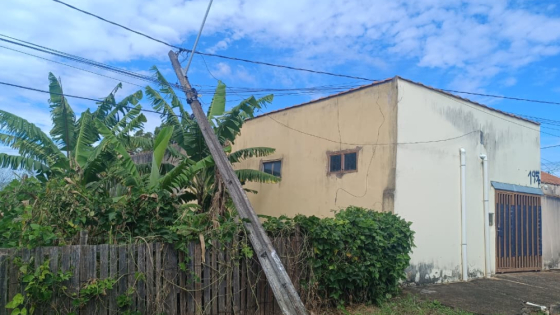 Acidente com fiação derruba poste em Araxá, sem registro de vítimas