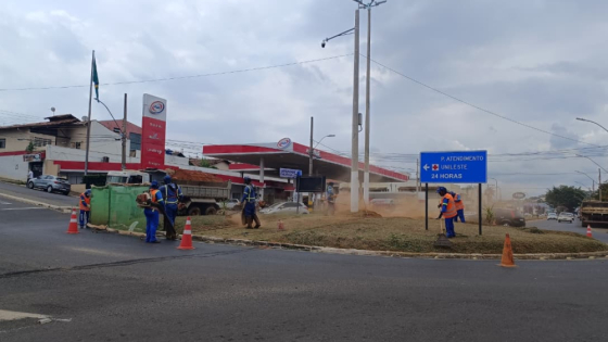 Serviços de limpeza, tapa-buracos e manutenção rural seguem em diversos pontos de Araxá nesta quinta-feira (28)