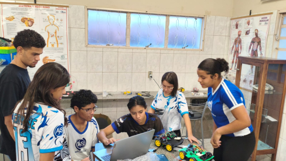 Estudantes de Araxá participam da Olimpíada Brasileira de Robótica em Patrocínio  