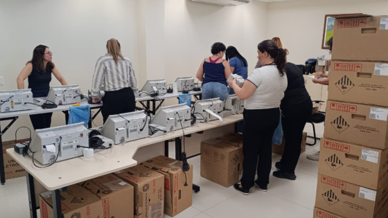 Cartório Eleitoral de Araxá inicia recebimento e testes das urnas para as eleições de 2026