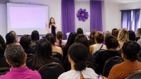 Capacitação em Araxá reúne profissionais para fortalecer atendimento a mulheres vítimas de violência